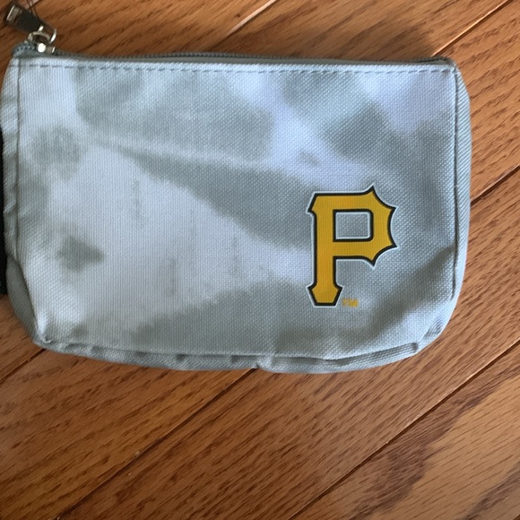 Pittsburgh Pirates tie-dye “P” Wristlet BNWT - Picture 2 of 3
